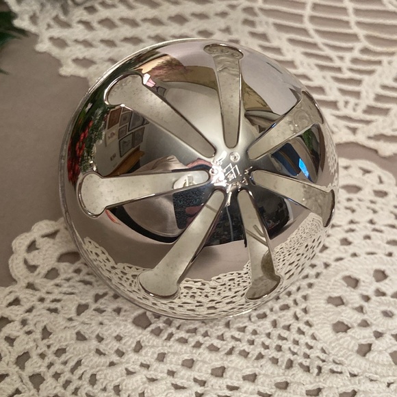 Christmas Sleigh Bell Ornament Wallace Silversmiths 2004 - Picture 4 of 8